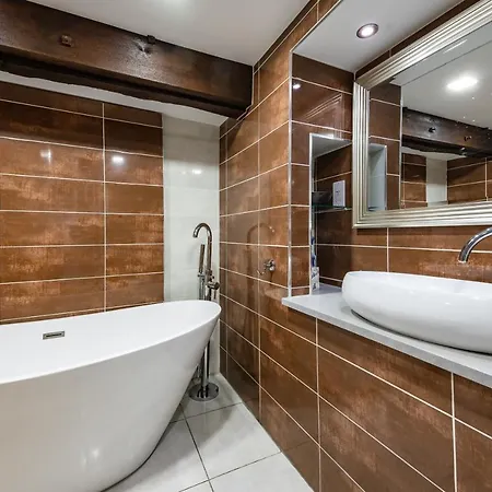 Spacious, Luxury Town Centre Granary Conversion Stamford Exterior photo