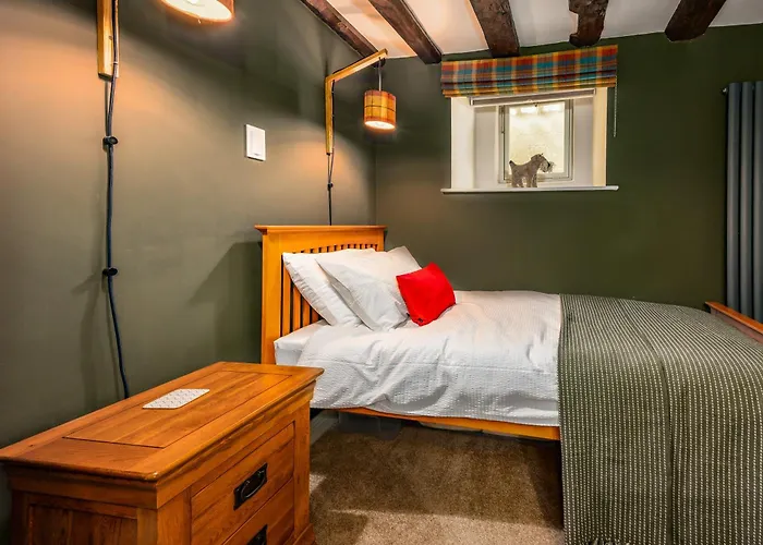 Spacious, Luxury Town Centre Granary Conversion