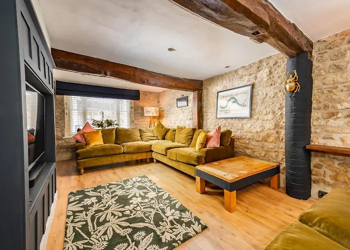 Spacious, Luxury Town Centre Granary Conversion
