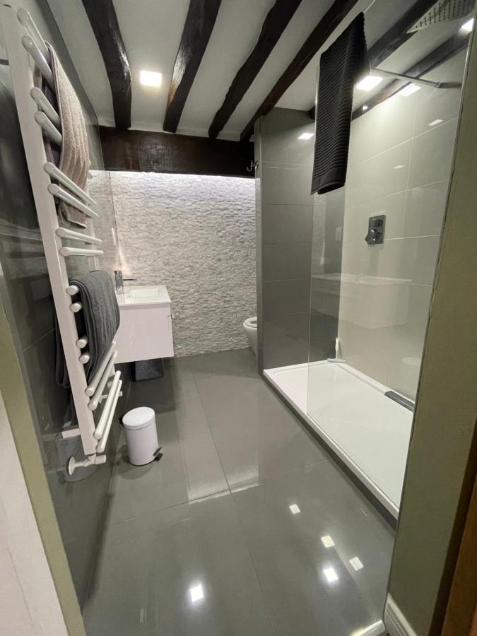 Spacious, Luxury Town Centre Granary Conversion Apartment *