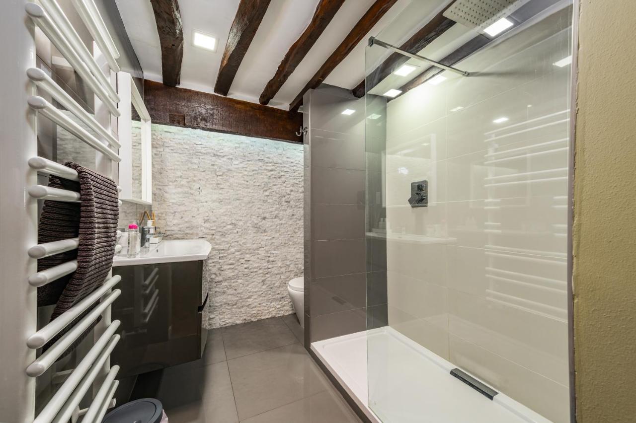 Spacious, Luxury Town Centre Granary Conversion * Stamford