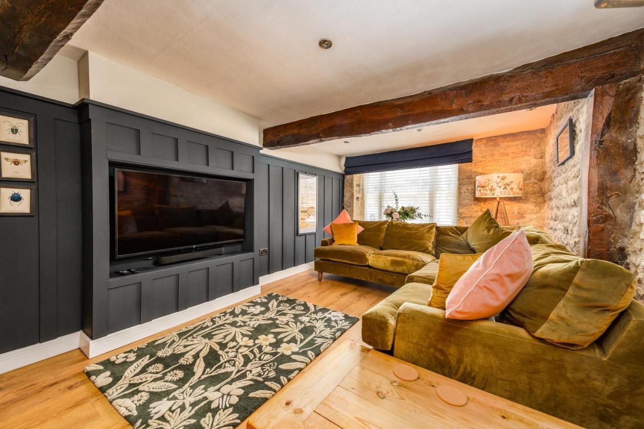 Spacious, Luxury Town Centre Granary Conversion *