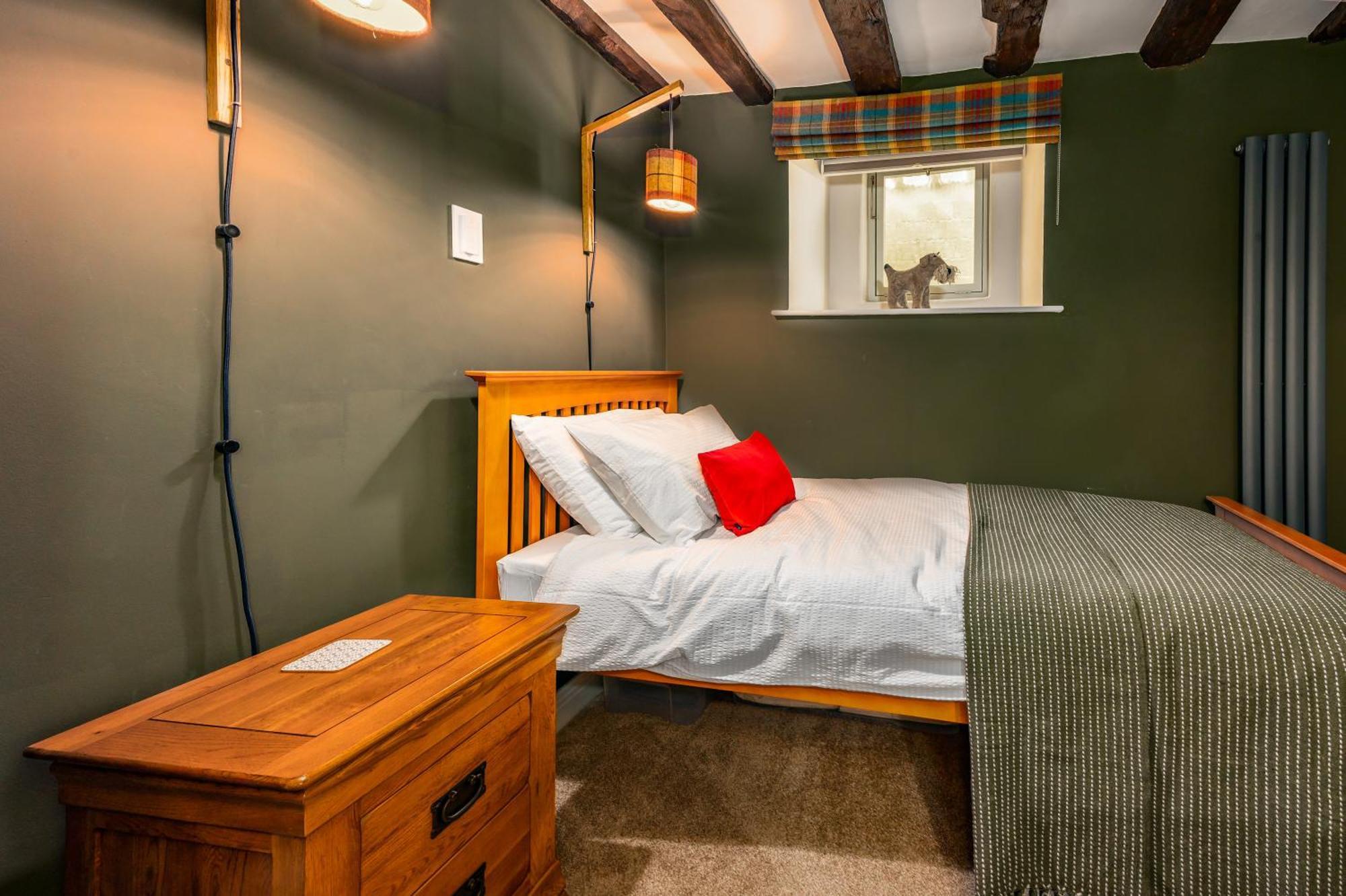 Spacious, Luxury Town Centre Granary Conversion Stamford