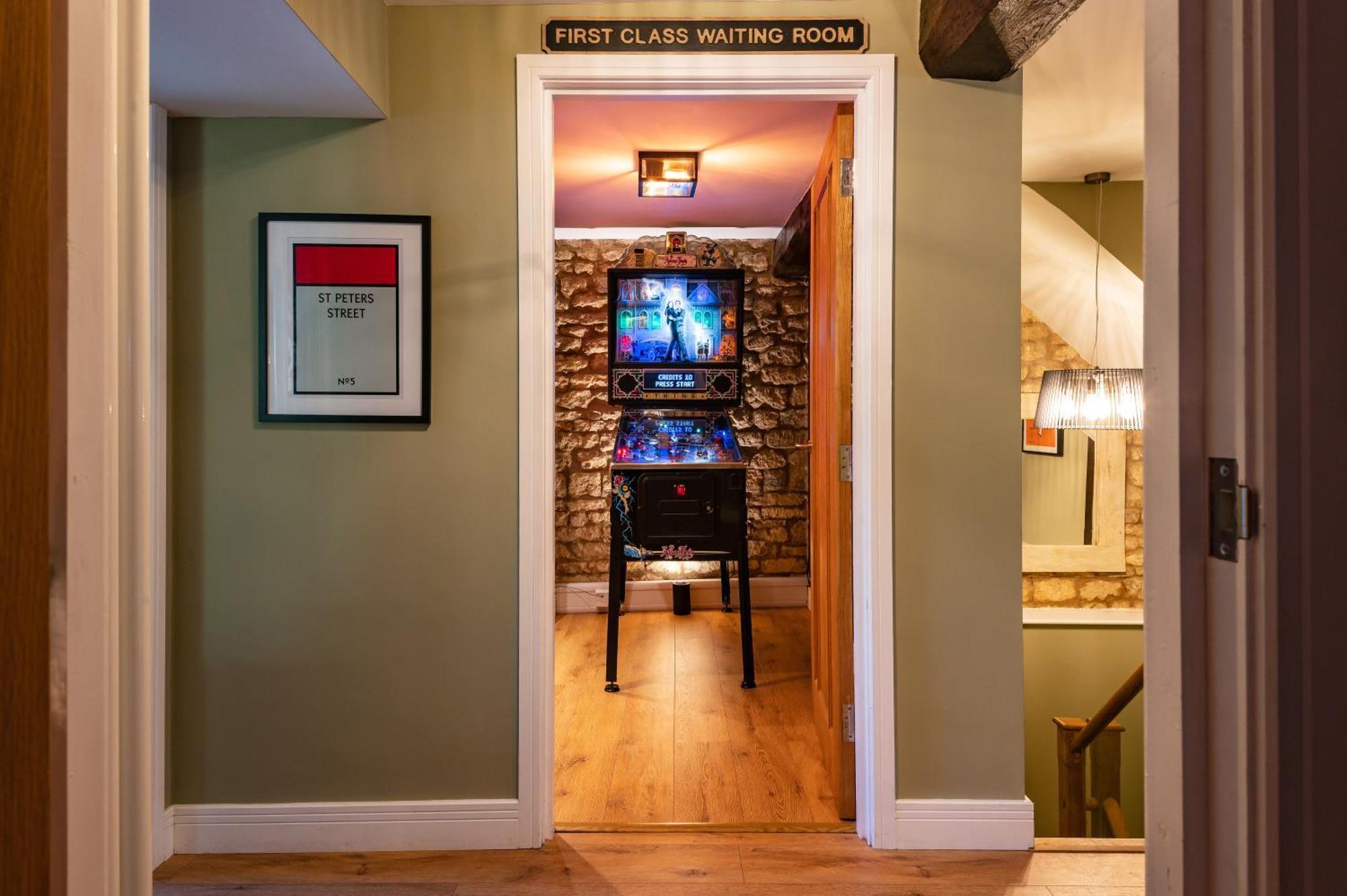 Spacious, Luxury Town Centre Granary Conversion * Stamford