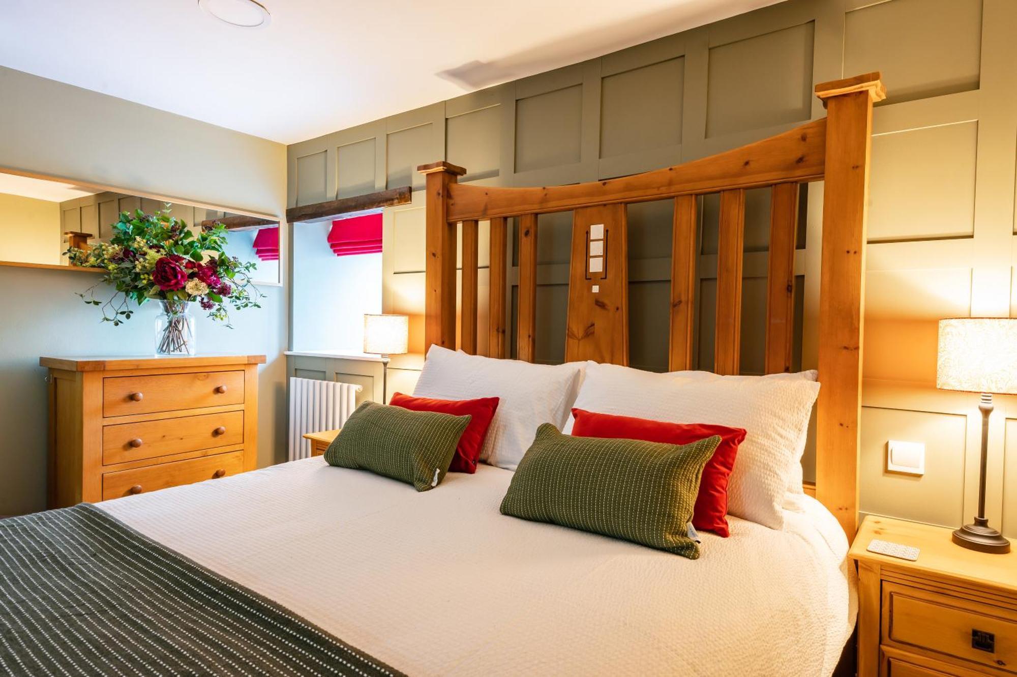 Spacious, Luxury Town Centre Granary Conversion Apartment *