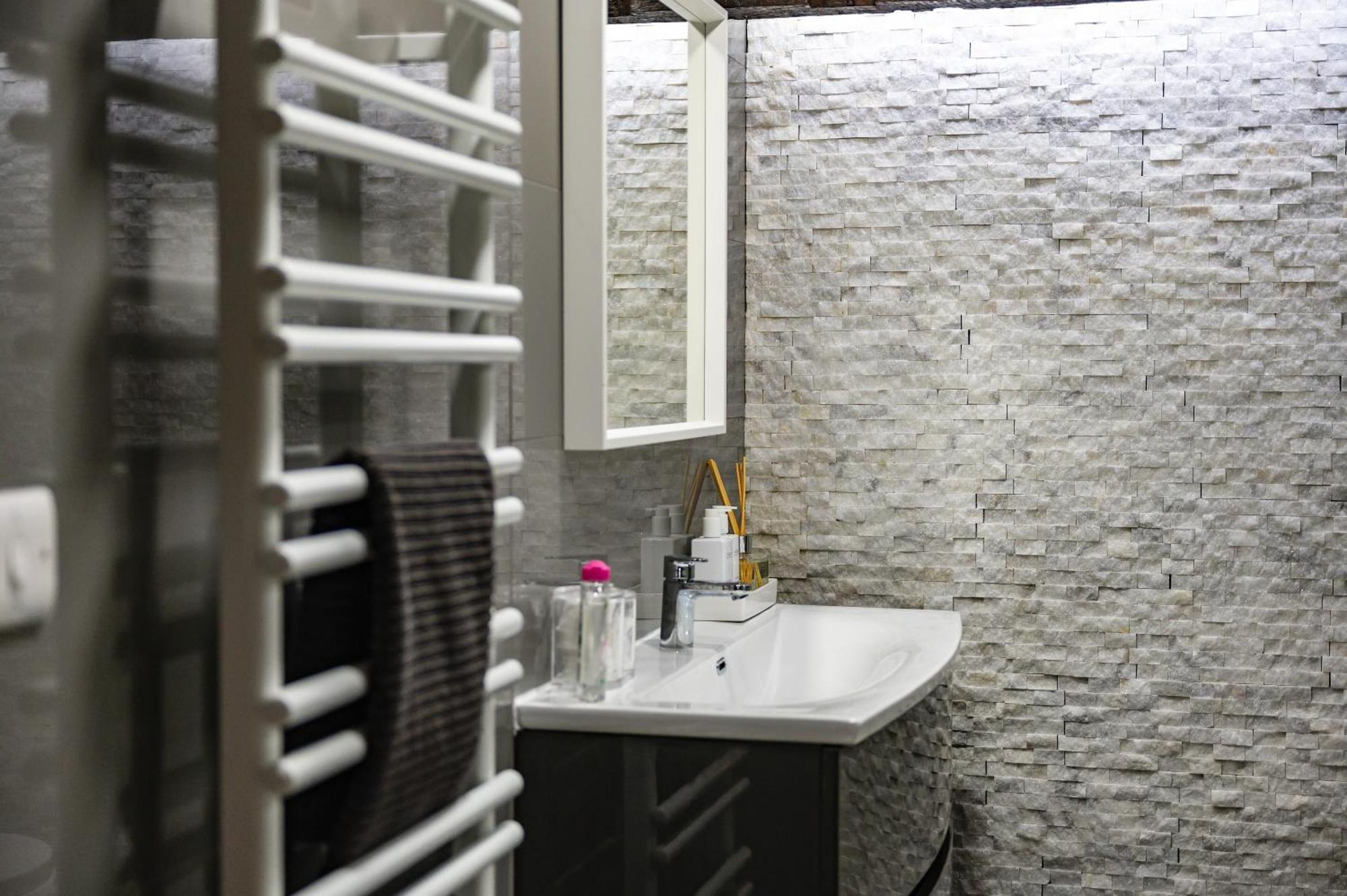Spacious, Luxury Town Centre Granary Conversion Stamford