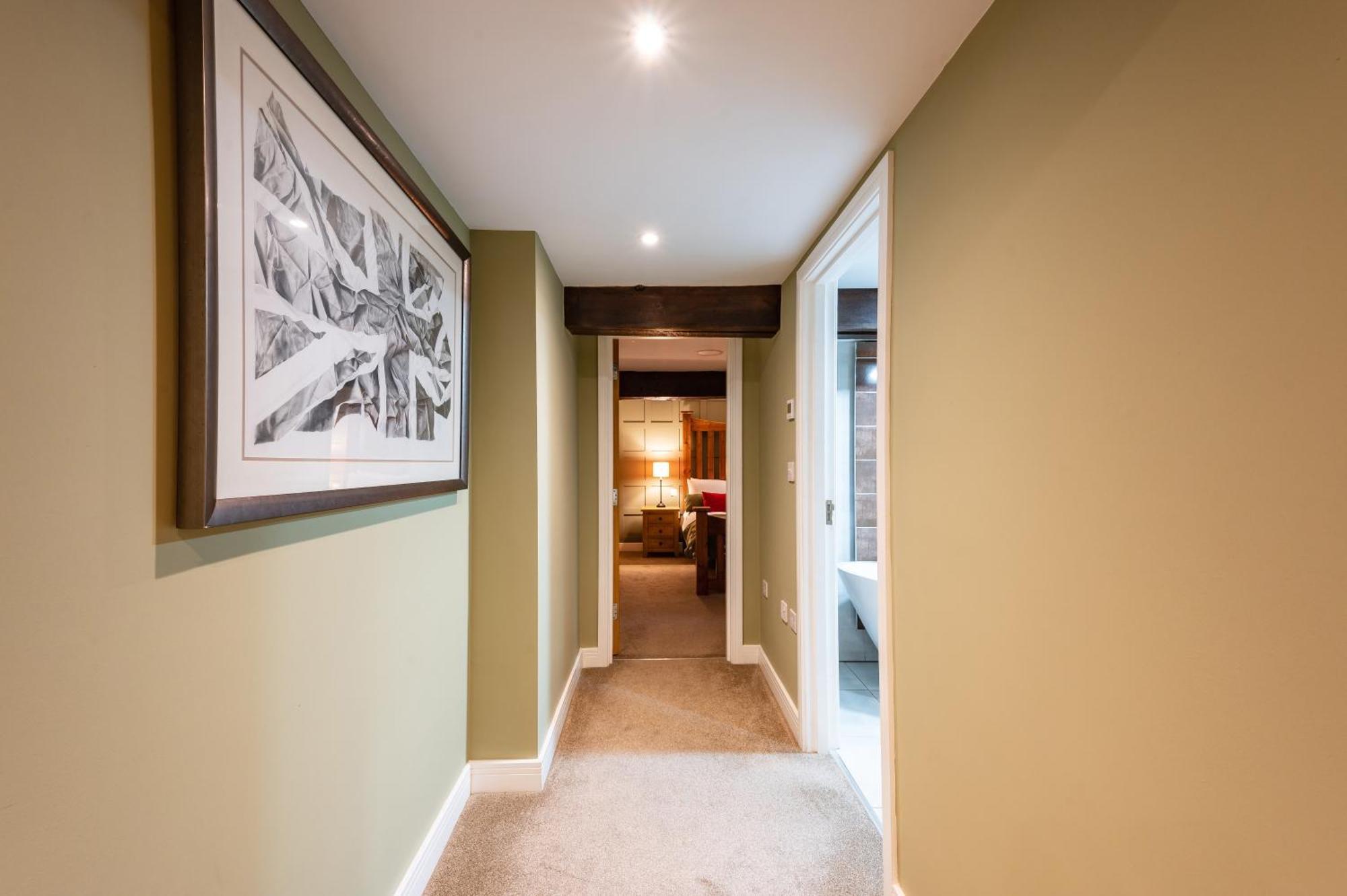 Spacious, Luxury Town Centre Granary Conversion Apartment