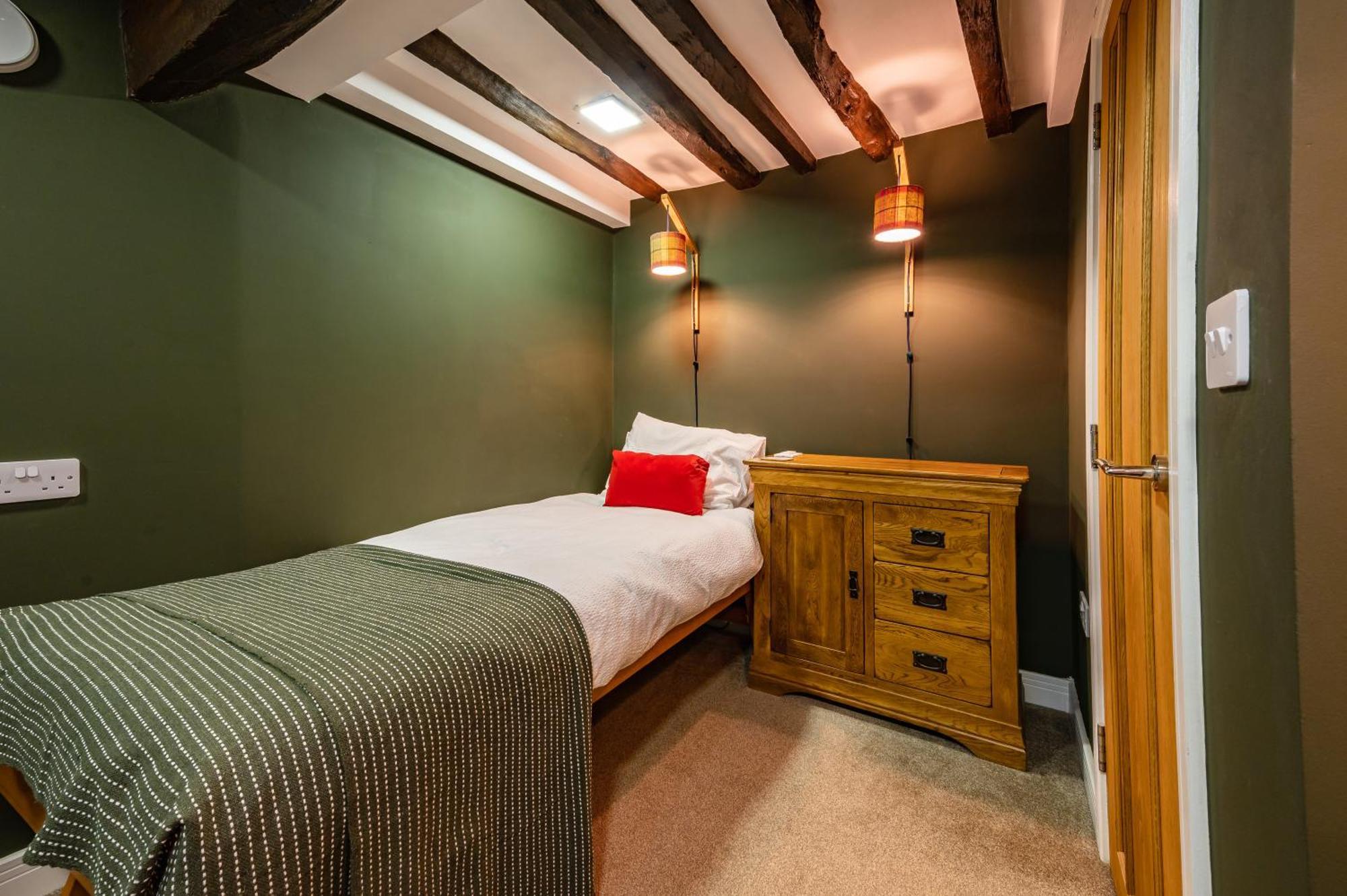 Spacious, Luxury Town Centre Granary Conversion