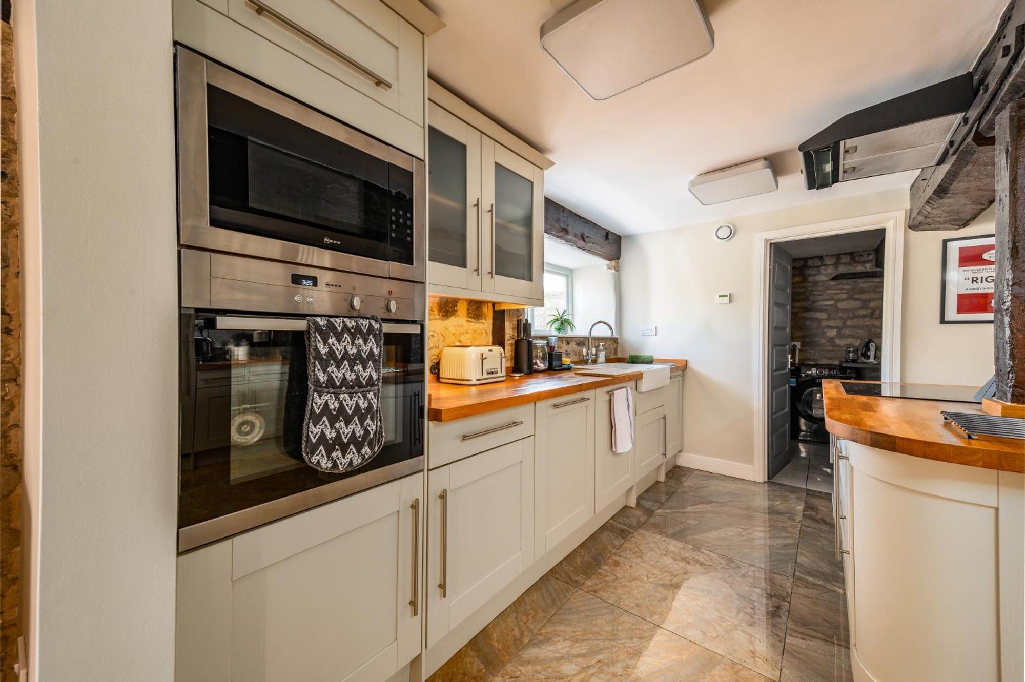 Spacious, Luxury Town Centre Granary Conversion