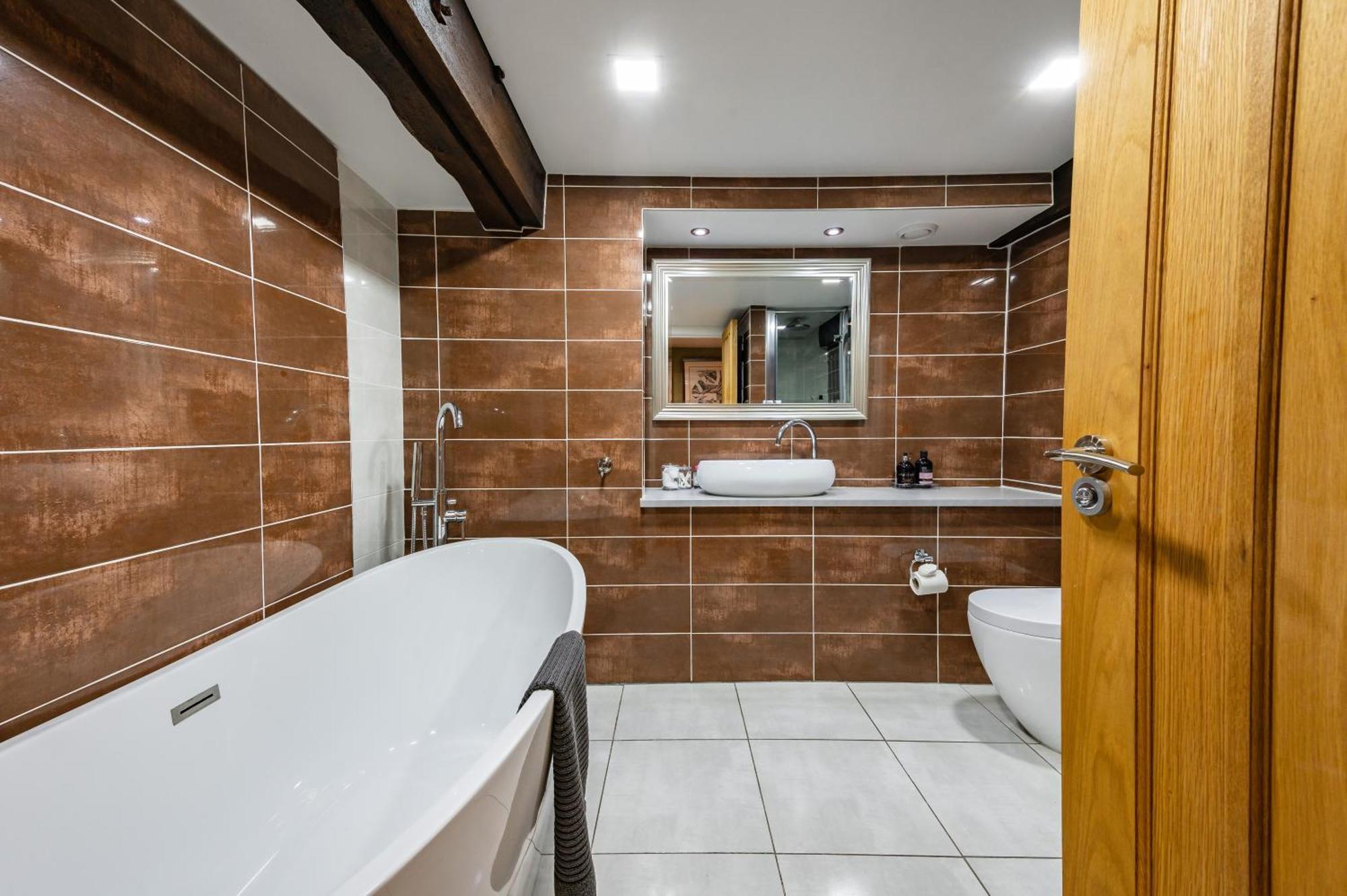 Spacious, Luxury Town Centre Granary Conversion